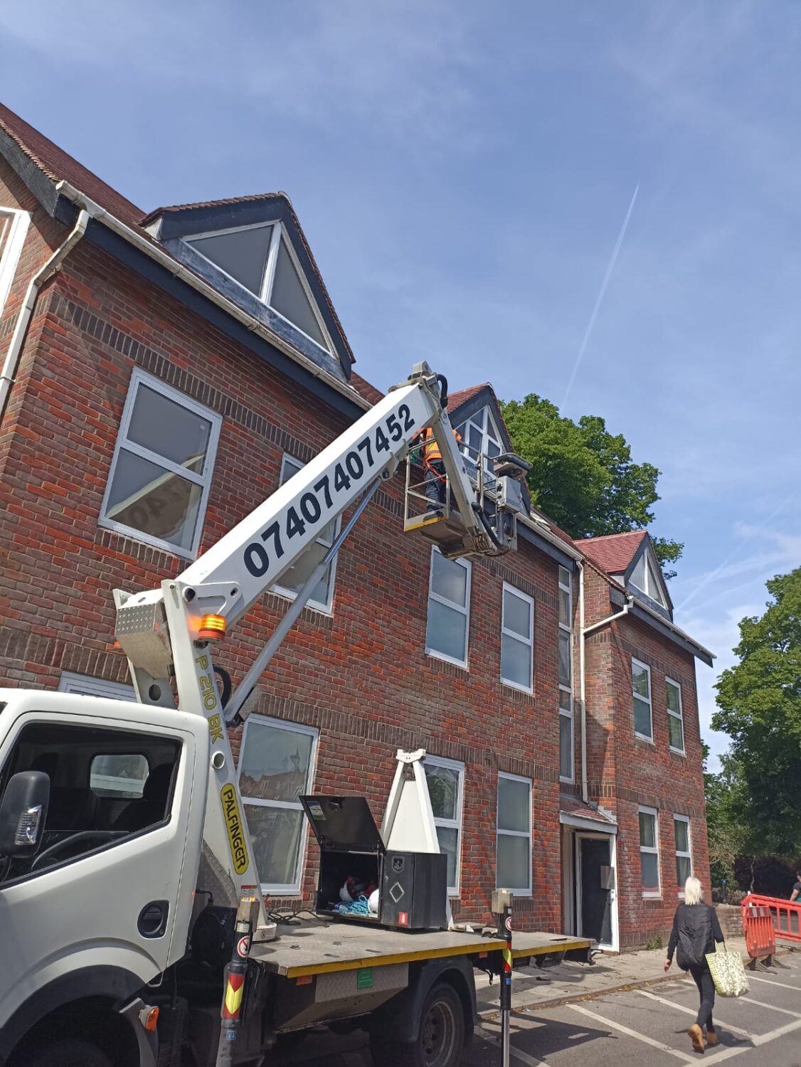 1-best-cherry-picker-hire-near-me-access-platform-hire